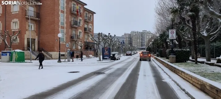 La galer&iacute;a m&aacute;s blanca: Soria amanece jugando con la nieve