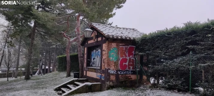 La galer&iacute;a m&aacute;s blanca: Soria amanece jugando con la nieve