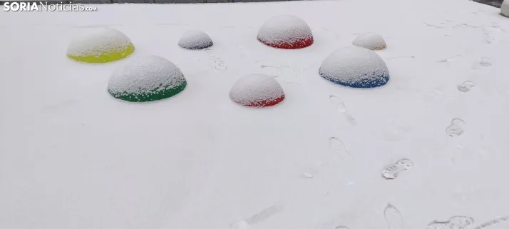 La galer&iacute;a m&aacute;s blanca: Soria amanece jugando con la nieve