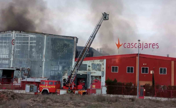 Un fuego calcina las instalaciones de una empresa cárnica en Palencia  