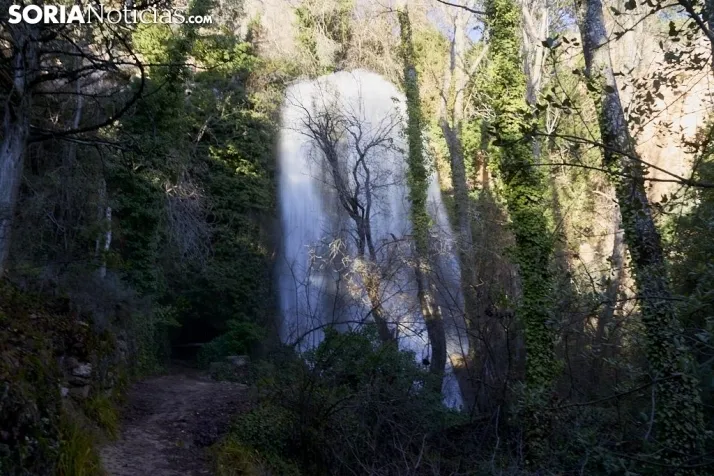 Un paseo por la espectacular cascada de la Toba 