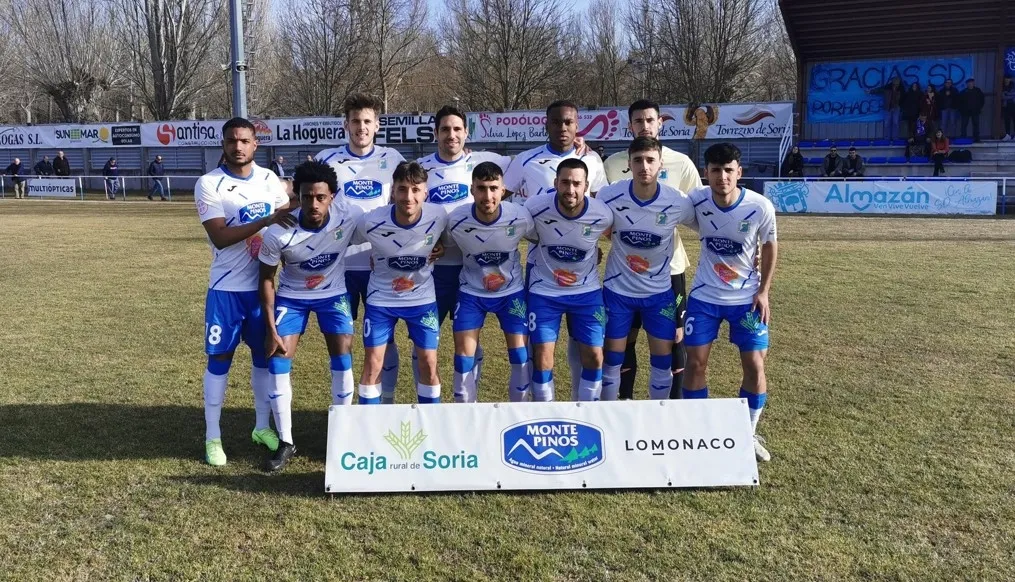 Once del Almazán frente al Atlético Tordesillas/ Mario Cubero.