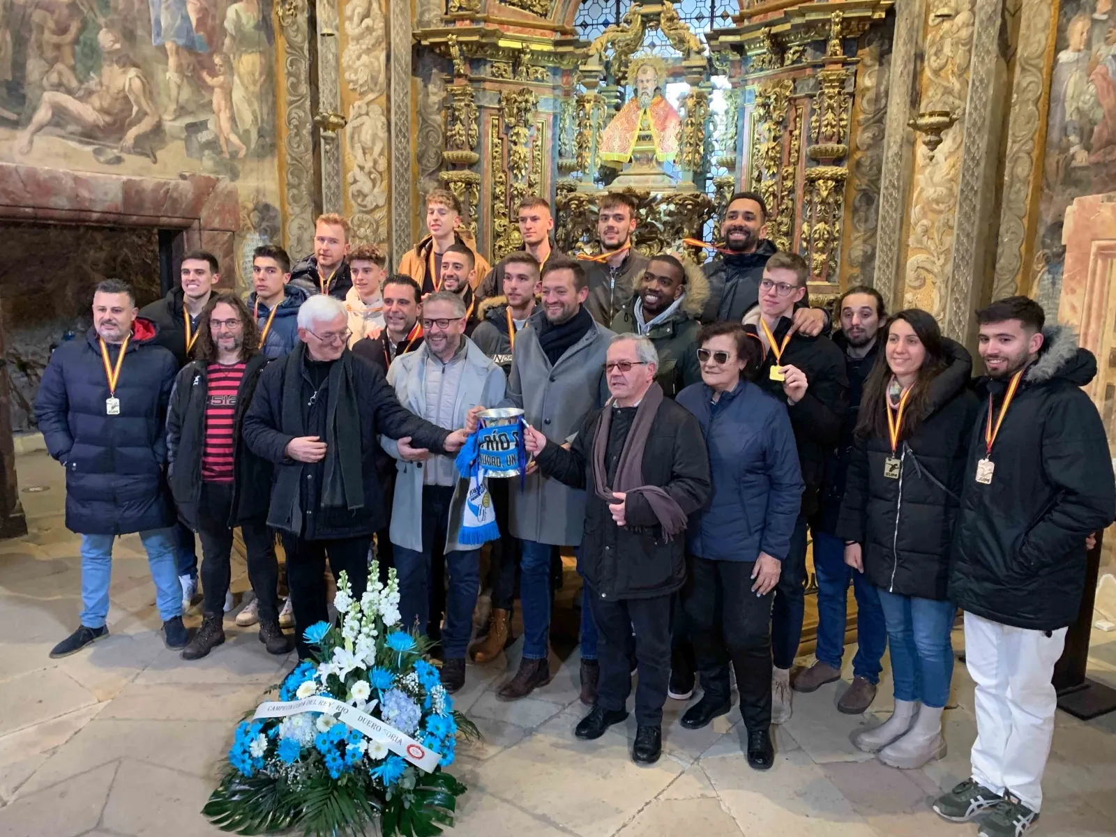 El patrón, San Saturio, recibía la ofrenda del título. /Río Duero CV