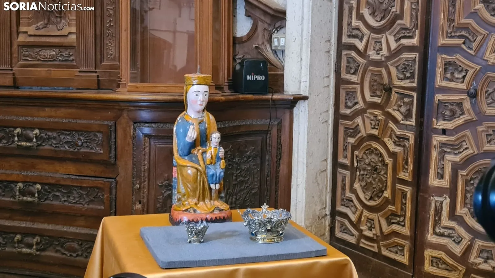 Restitución de las coronas de la Virgen de la Blanca de Noviercas. /SN