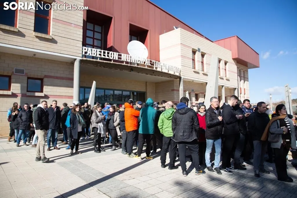 Foto 2 - &iexcl;Locura por la Copa en Soria!: Filas kilom&eacute;tricas para sacar una entrada para la final