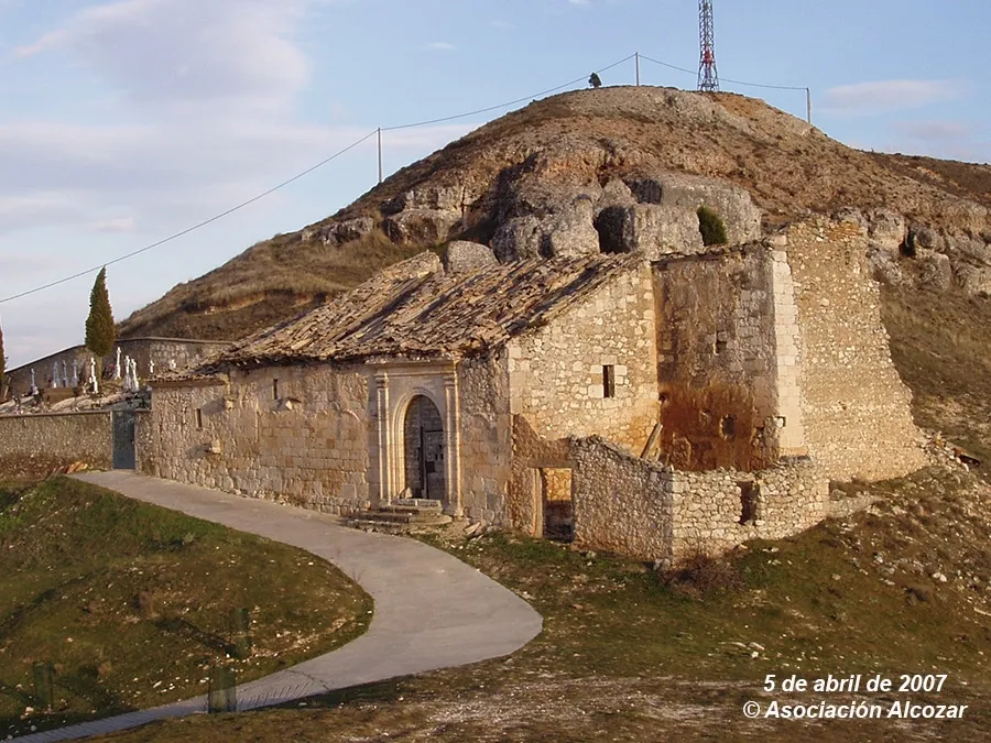 Foto 2 - La Asociaci&oacute;n de Alcozar encuentra inscripciones en la ermita rom&aacute;nica que "creemos que no se han tenido en cuenta"