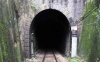 Uno de los túneles que atraviesa la vía. /El Morrión de Candás