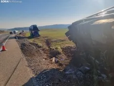 Una imagen de las labores de retirada de los turismos. /SN