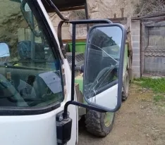 Foto 3 - Apedrean varios veh&iacute;culos municipales en &Aacute;greda