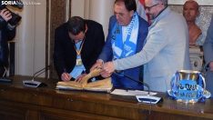 Foto 22 - Diario de un Campe&oacute;n en im&aacute;genes: De la celebraci&oacute;n en la pista a las visitas institucionales o a la invitaci&oacute;n de Ma&ntilde;ueco