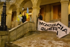Una imagen de la concentración hoy, en recuerdo del año de la invasión de Rusia en Ucrania. /SN
