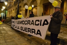 Una imagen de la concentración hoy, en recuerdo del año de la invasión de Rusia en Ucrania. /SN