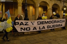 Una imagen de la concentración hoy, en recuerdo del año de la invasión de Rusia en Ucrania. /SN