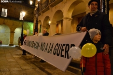 Una imagen de la concentración hoy, en recuerdo del año de la invasión de Rusia en Ucrania. /SN