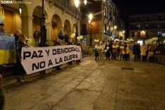 Una imagen de la concentración hoy, en recuerdo del año de la invasión de Rusia en Ucrania. /SN