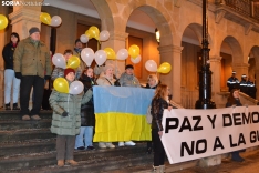 Una imagen de la concentración hoy, en recuerdo del año de la invasión de Rusia en Ucrania. /SN