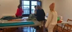 Foto 5 - &Aacute;greda cose sus propios trajes medievales para los Desposorios 