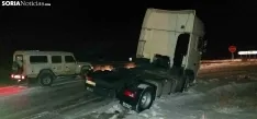 Labores de rescate de un articulado en Ólvega anoche. /SN