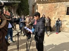 Foto 14 - Fotos: La tumba de Leonor se llena un a&ntilde;o m&aacute;s de flores y poes&iacute;as para recordar a Machado