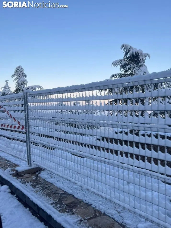 Una imagen de las faldas del parque del Castillo esta mañana de viernes. / Sergio Lafuente 