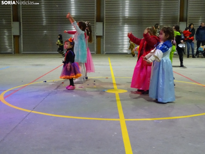 Los pequeños de Golmayo disfrutan del carnaval. /SN