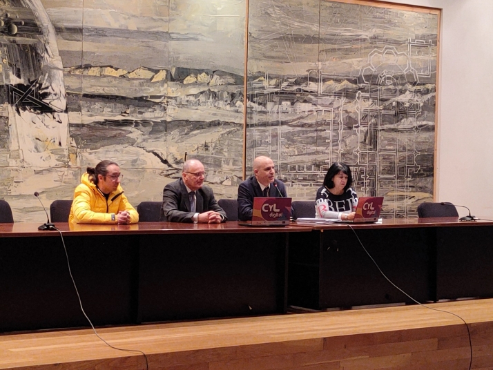 Castilla y León entregará 1.000 portátiles para los centros rurales