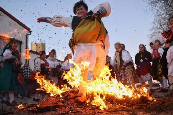 Una imagen de este peculiar salto del fuego. /José Vicente - Ical