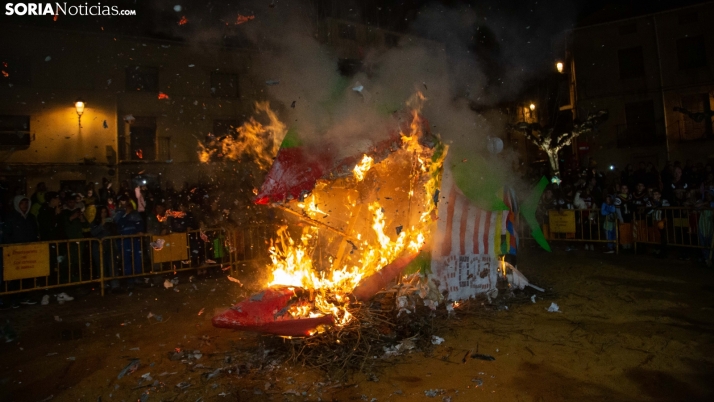Galería: San Esteban despide su Carnaval con la quema de la Sardina