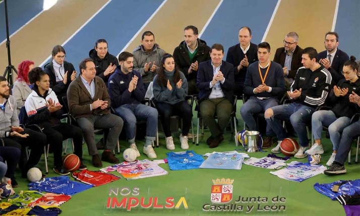 Mañueco reconoce el triunfo del Río Duero en un encuentro con 22 equipos no profesionales de Castilla y León