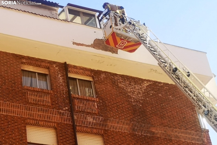 Intervención de los bomberos de Soria en José Tudela. /SN