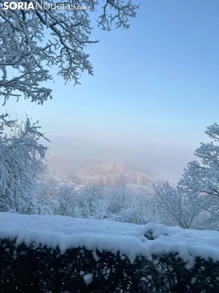 Una imagen de las faldas del parque del Castillo esta mañana de viernes. / Sergio Lafuente 