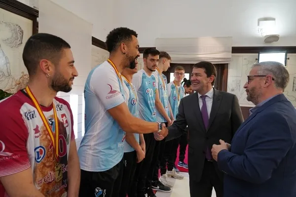 Mañueco recibe a los campeones de la Copa del Rey/ Rubén Cacho, ICAL.