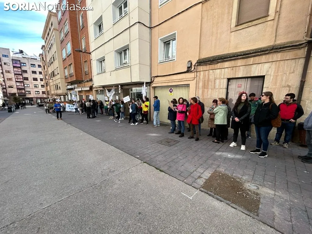 Foto 7 - Medio centenar de cuidadores del '&Aacute;ngel de la Guarda' se manifiestan en Soria: &ldquo;Los sindicatos nos han traicionado&rdquo;