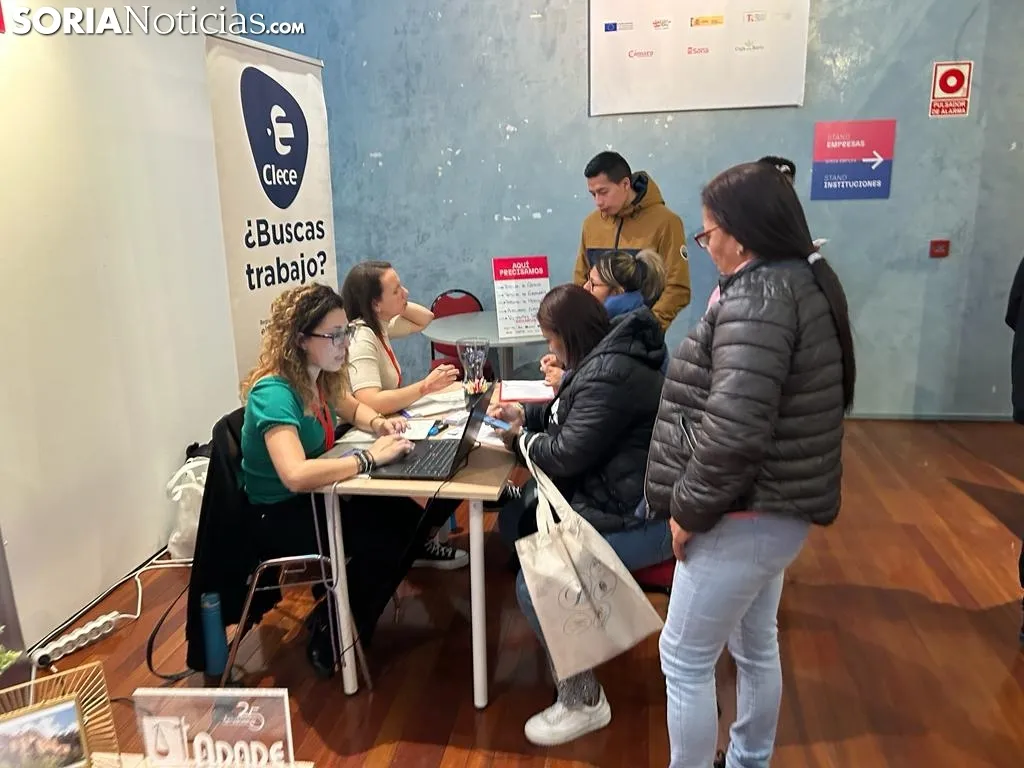 Foto 8 - La Feria &lsquo;Soria Emplea&rsquo; re&uacute;ne a m&aacute;s de 100 empresas con ofertas laborales: 1.000 sorianos al acecho 
