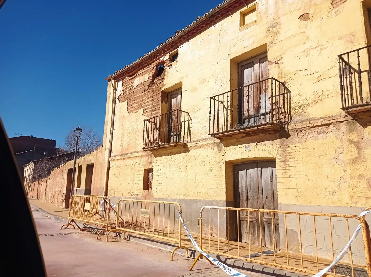 Foto 2 - El Ayuntamiento de Almaz&aacute;n inicia varios expedientes de edificios en ruina 
