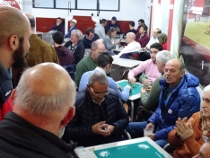 Una imagen de la tarde de naipes hoy en Soria. /SN