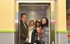 Visita al Colegio de San Leonardo de Yagüe, que ha estrenado ascensor. /Jta.