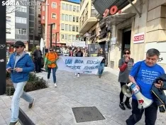 Foto 12 - Medio centenar de cuidadores del '&Aacute;ngel de la Guarda' se manifiestan en Soria: &ldquo;Los sindicatos nos han traicionado&rdquo;
