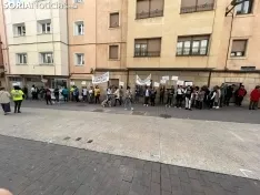 Foto 19 - Medio centenar de cuidadores del '&Aacute;ngel de la Guarda' se manifiestan en Soria: &ldquo;Los sindicatos nos han traicionado&rdquo;