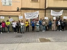 Foto 4 - Medio centenar de cuidadores del '&Aacute;ngel de la Guarda' se manifiestan en Soria: &ldquo;Los sindicatos nos han traicionado&rdquo;