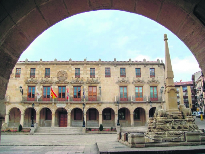 El pleno del Ayuntamiento de Soria (se) amplía el plazo para decidir sobre el Cerro de los Moros