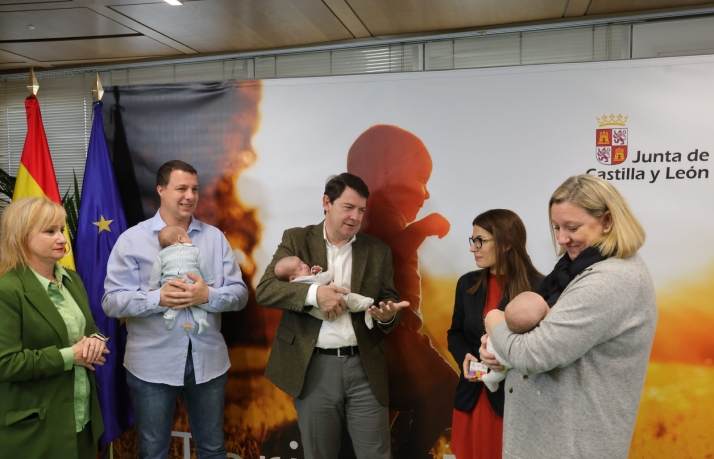 605 familias de Castilla y León ya tienen sus Tarjetas Familia por valor de 982.000&euro;