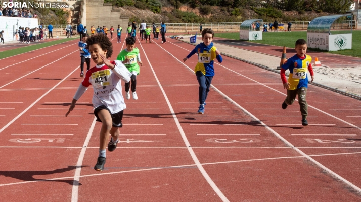 Fotos: La II Jornada de Atletismo en Pista reúne en Soria a las promesas provinciales de este deporte