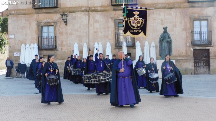 Fotos: Almazán celebra la Exaltación del Tambor con siete bandas de cofradías de Soria, Aragón y La Rioja