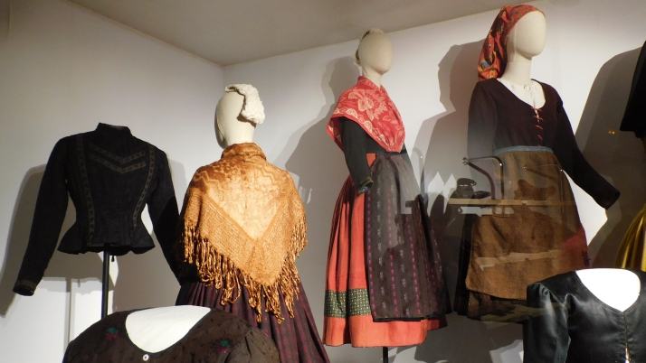 GALER&Iacute;A | 'Vestir de propio', la exposici&oacute;n de trajes tradicionales de Soria que emana recuerdos