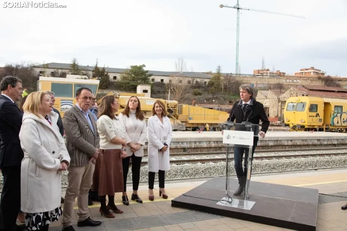 Visita Ministra a las obras de la vía del tren