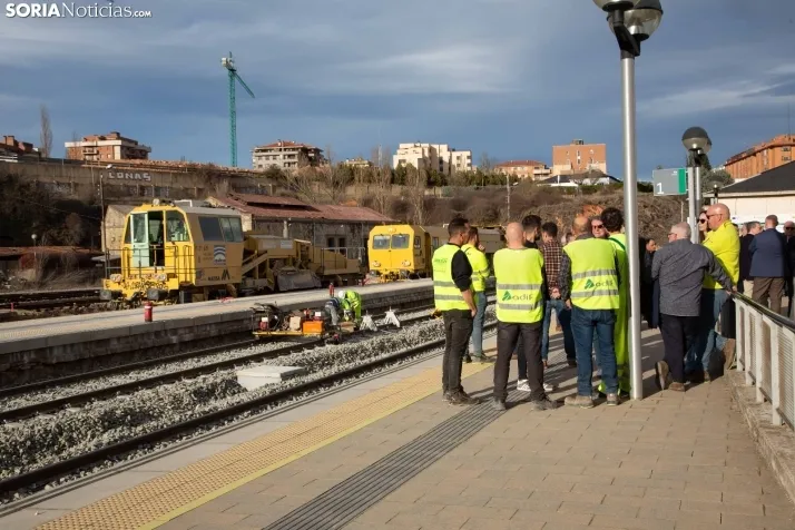Visita Ministra a las obras de la vía del tren