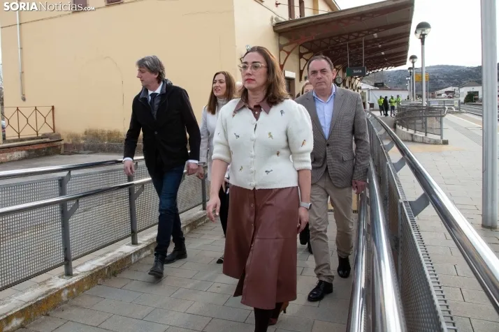Visita Ministra a las obras de la vía del tren