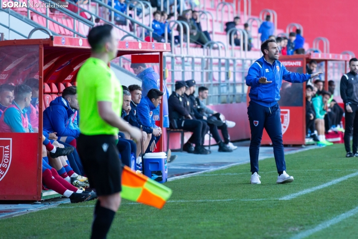 La afición crítica la falta de ambición de I. Bea y este responde: No están con el equipo