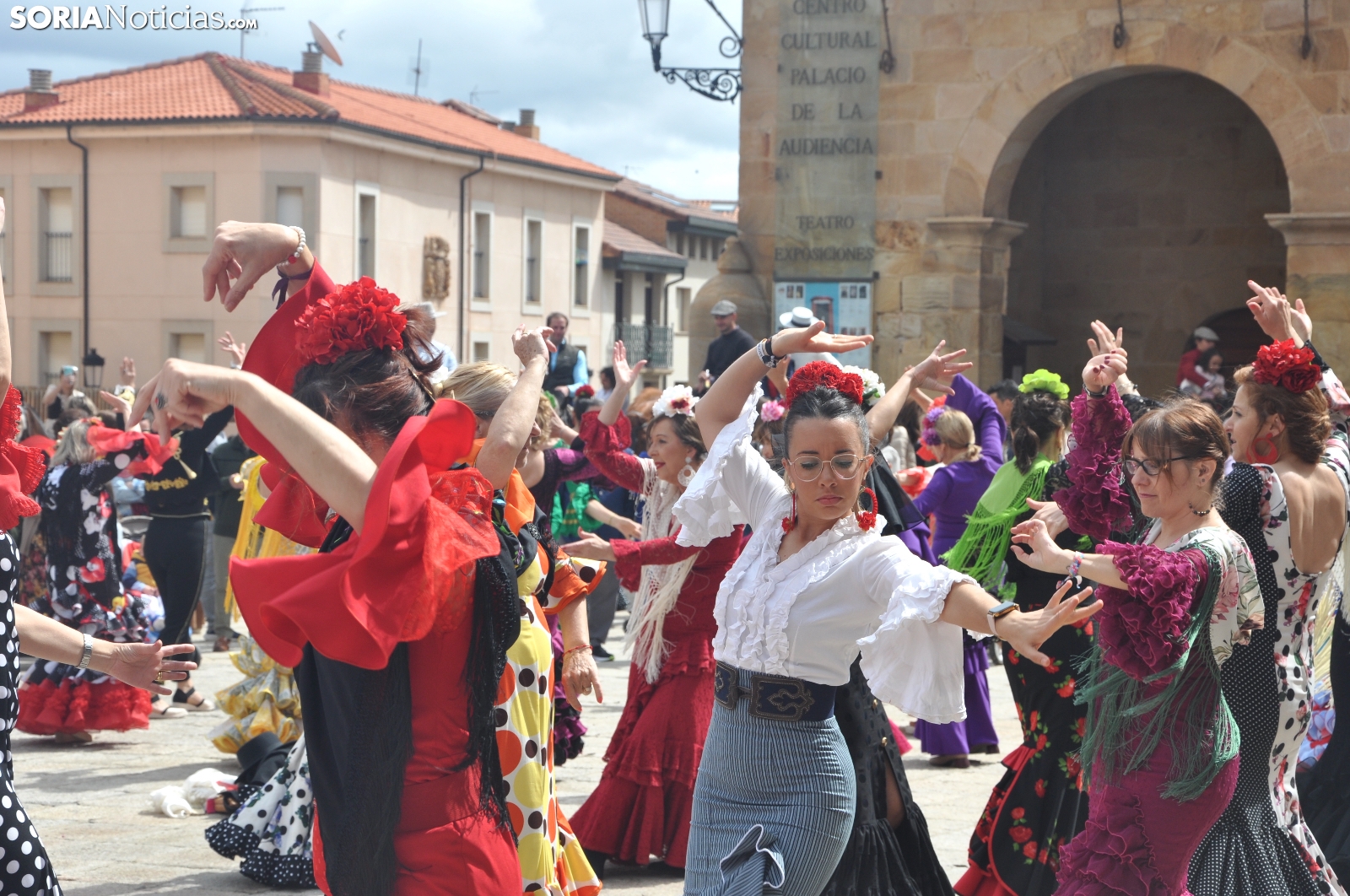 Fotos: La Feria de Abril recorre Soria para darle un color especial